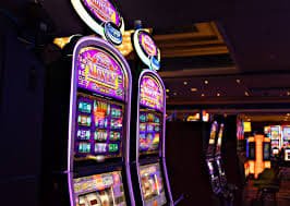 Istana Petir Live Casino suasana studio streaming dealer profesional meja baccarat langsung siaran HD